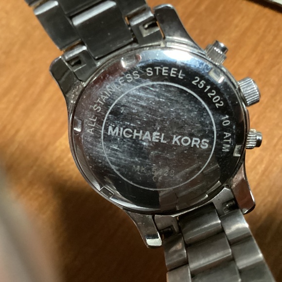 Michael Kors Silver-tone Small Runway Chronograph Women’s Watch MK5428 - Picture 7 of 9